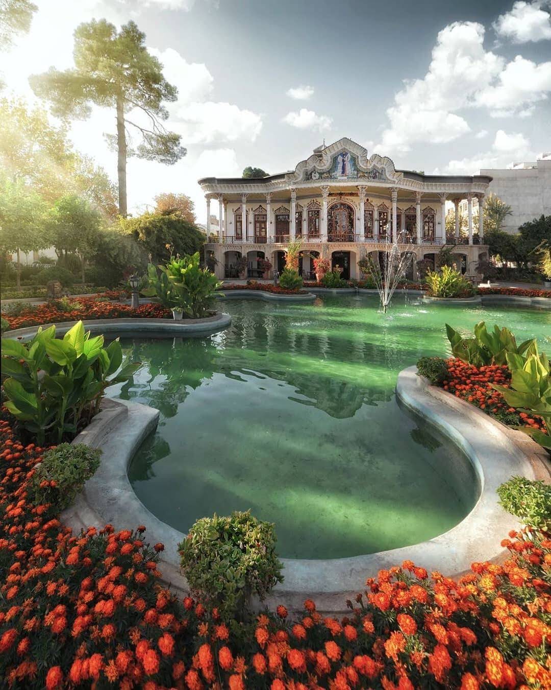 باغ عمارت شاپوری شیراز 