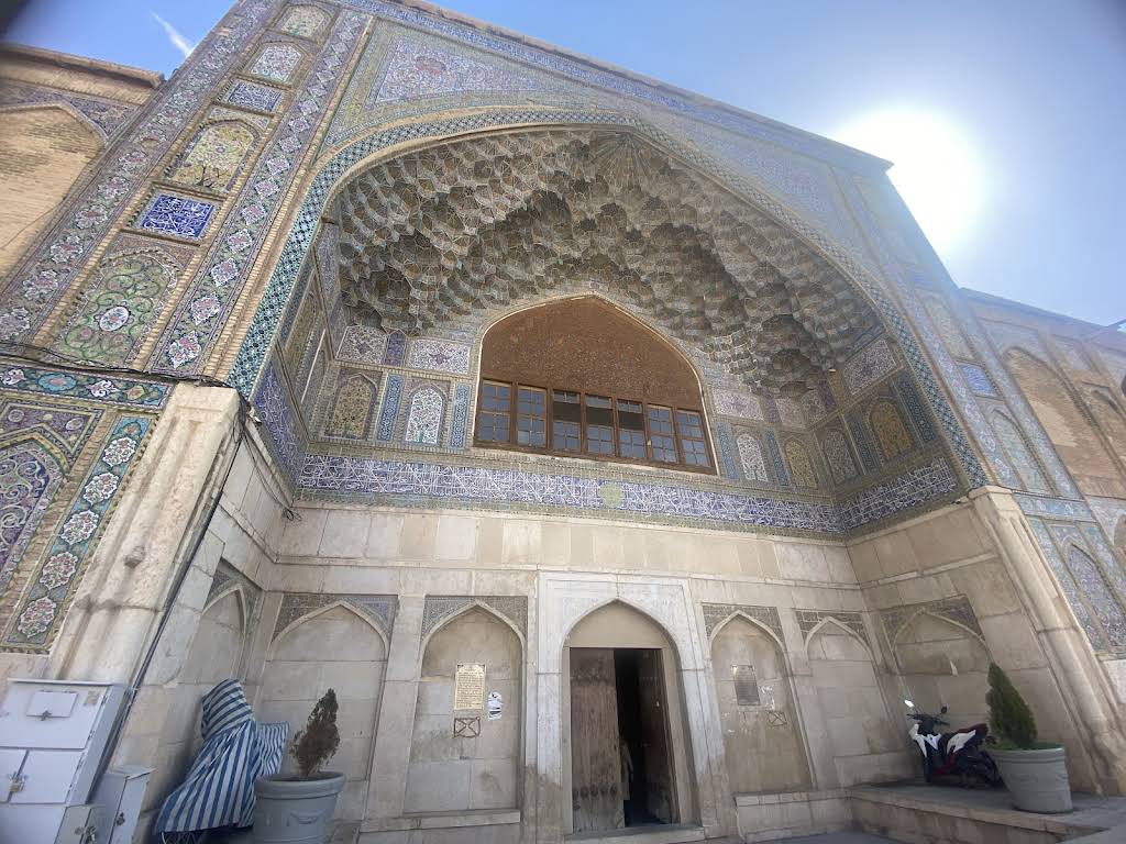 ساعات بازدید و هزینه بلیط مدرسه خان شیراز