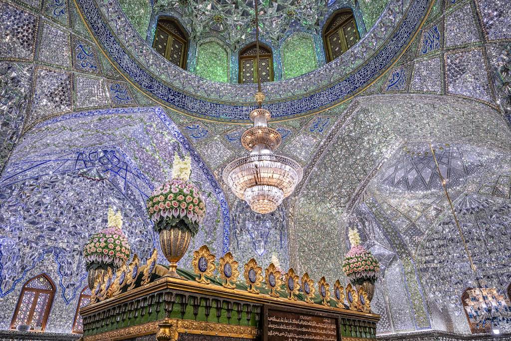 معماری بی نظیر آرامگاه علی بن حمزه
