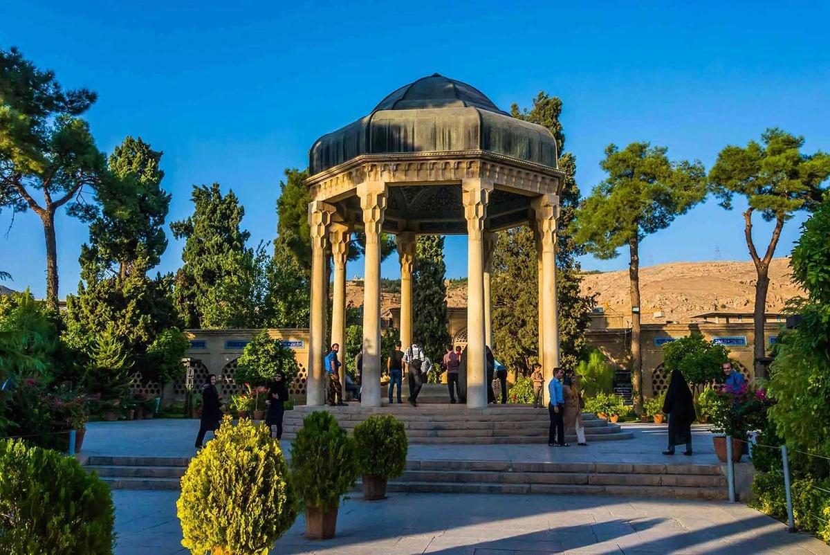 نگاهی به معماری آرامگاه حافظیه