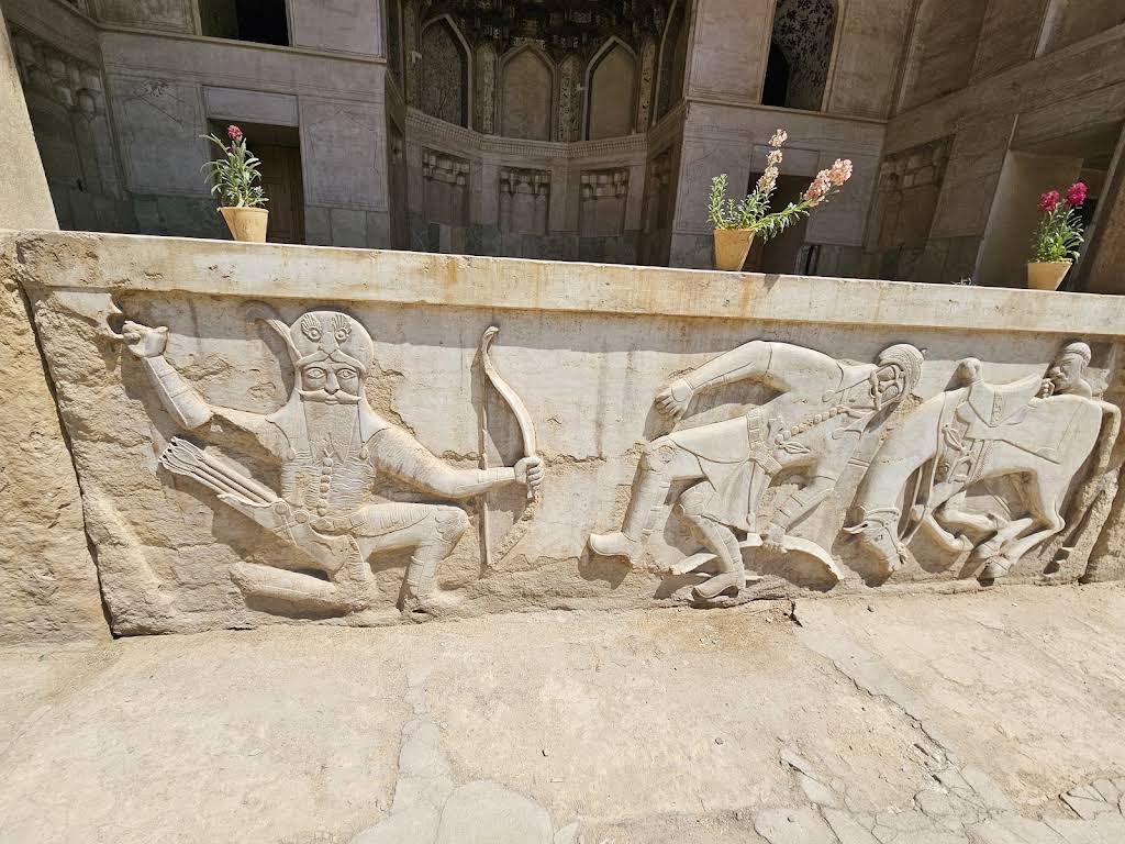 حیاط مرکزی