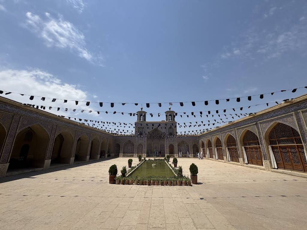 مسجد نصیرالملک کجاست؟