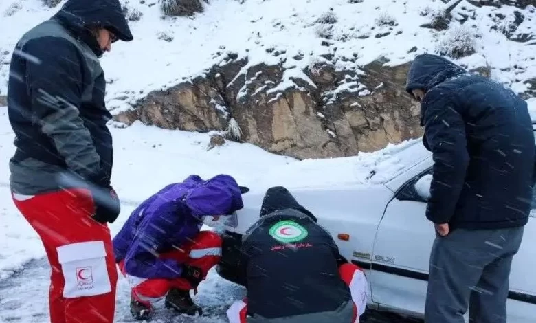 ورود سامانه بارشی شدید برف از شنبه 22 آذر/ کولاک برف در جاده ها