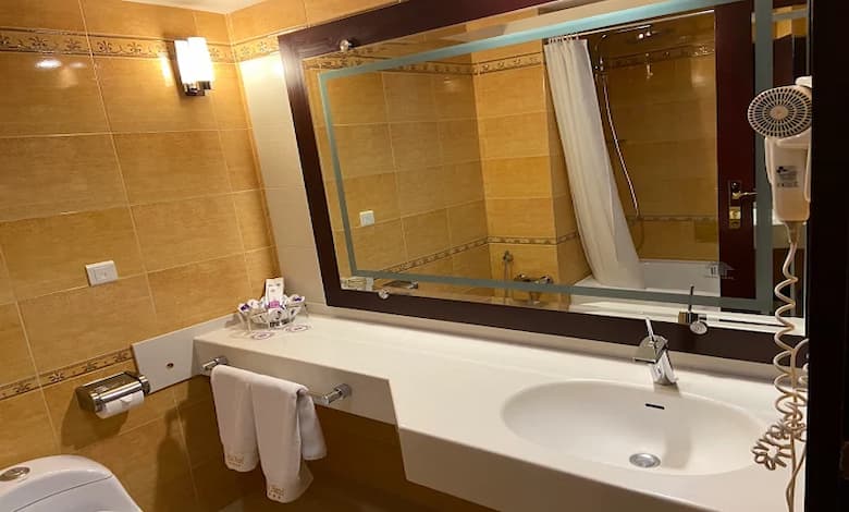 خدمات پذیرش هتل بزرگ شیراز