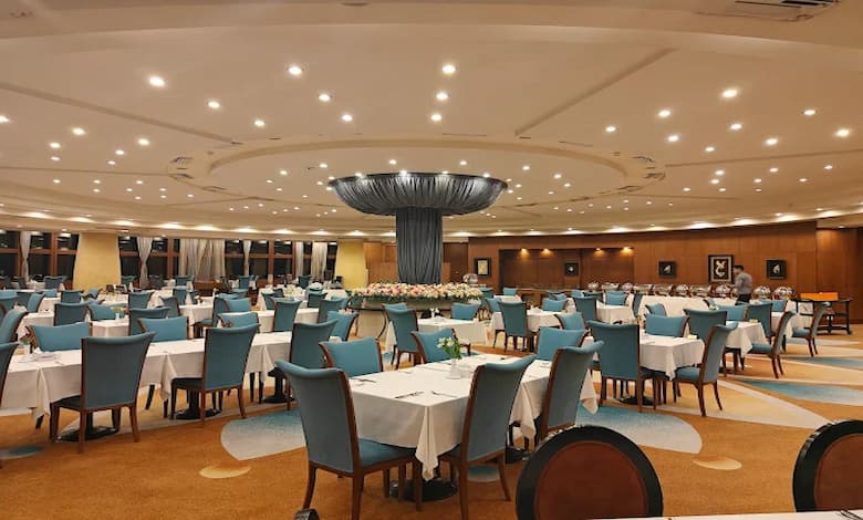 تجربه اقامت در هتل بزرگ شیراز