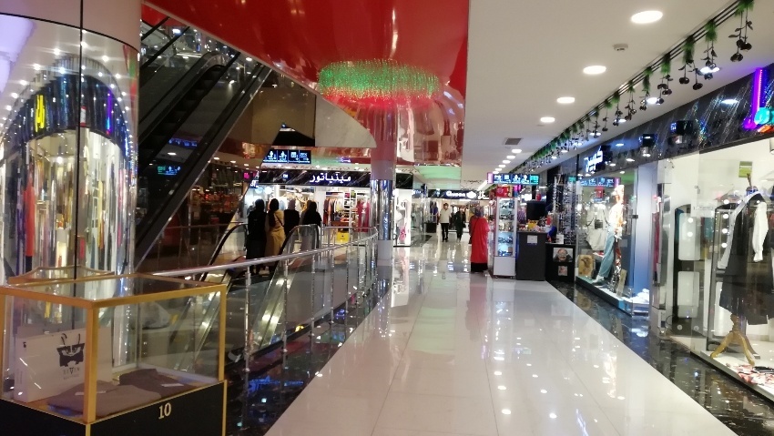تنوع فروشگاه ها در مجتمع تجاری هامون شیراز 