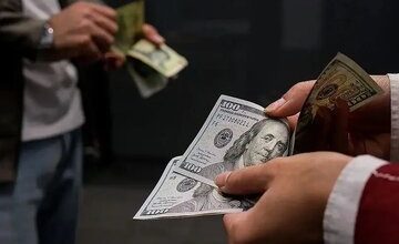 قیمت دلار امروز پنجشنبه ۱۷ اردیبهشت ۱۴۰۵/ دلار ۵ هزار تومان دیگر ریخت + جدول